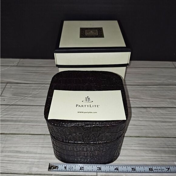 Partylite Square Candle Vintage Leather Scent G35439 With Faux Leather Gift Box - Picture 8 of 9